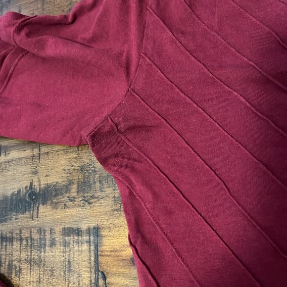 V Neck shirt - Picture 4 of 4